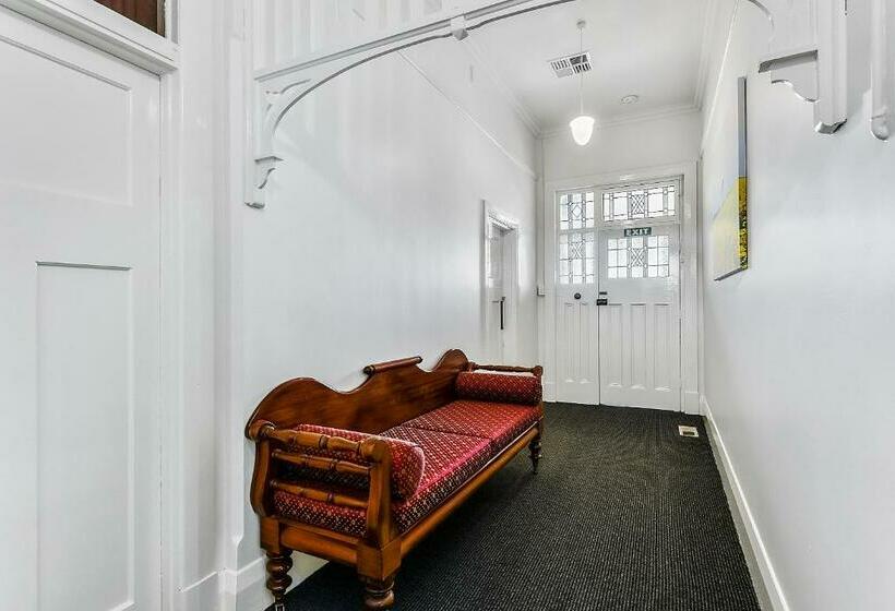 스위트, Wyatt Guest House