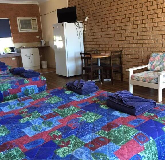 Семейный Номер, Coonamble Motel