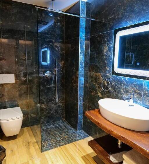 اتاق لوکس سه تخته, Bora Bora Hotel Ksamil
