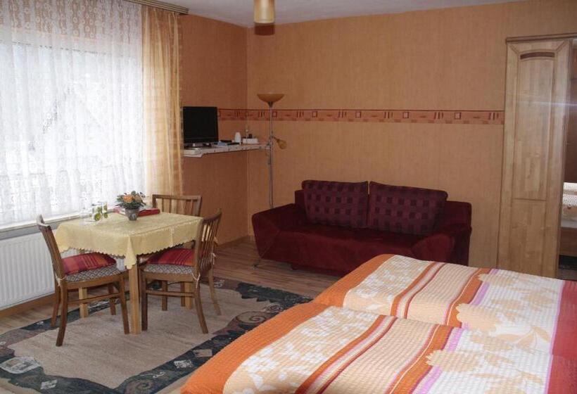 Номер Стандарт, Weinfelderhof