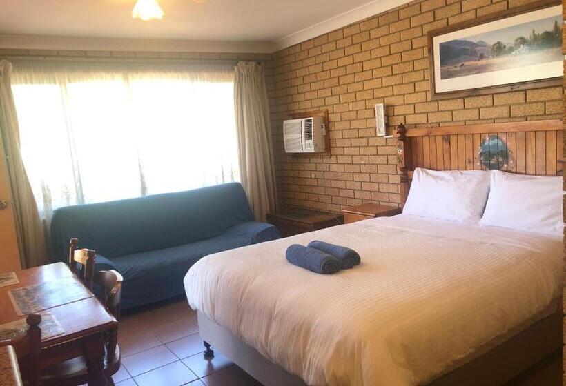 패밀리 룸, Lake Front Motel