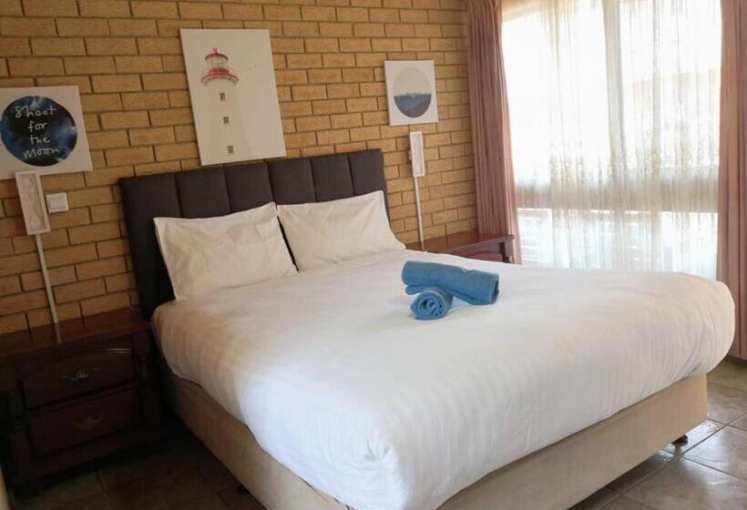 디럭스 자쿠지룸, Lake Front Motel