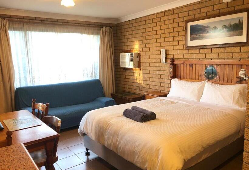 패밀리 룸, Lake Front Motel
