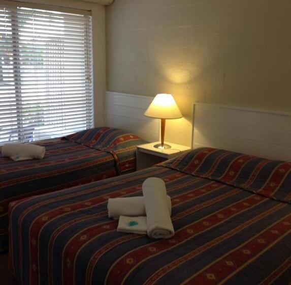 Студия Стандарт, Motel Farnboro