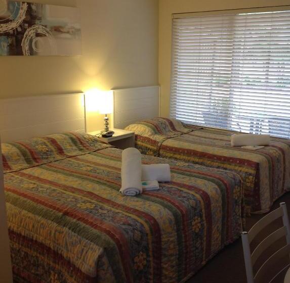 Студия Стандарт, Motel Farnboro