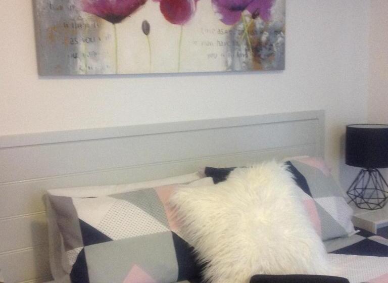 침실 2개 아파트, Motel Farnboro