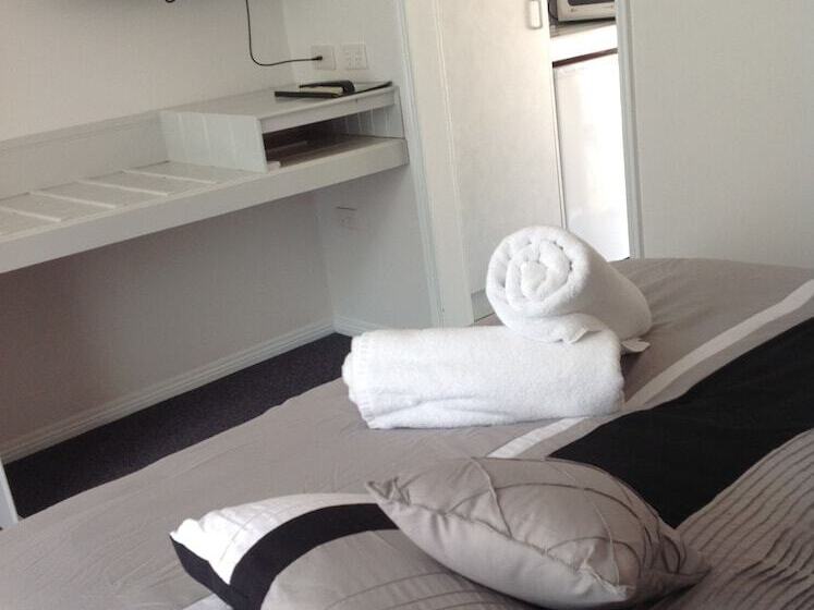 Номер Стандарт, Motel Farnboro