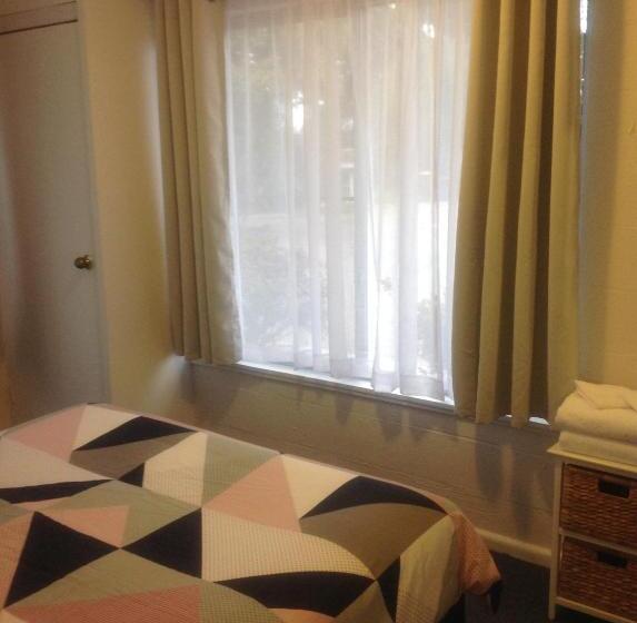 침실 2개 아파트, Motel Farnboro