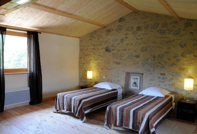 Номер Стандарт Трехместный, La Pierre Folle Chambres D Hôtes