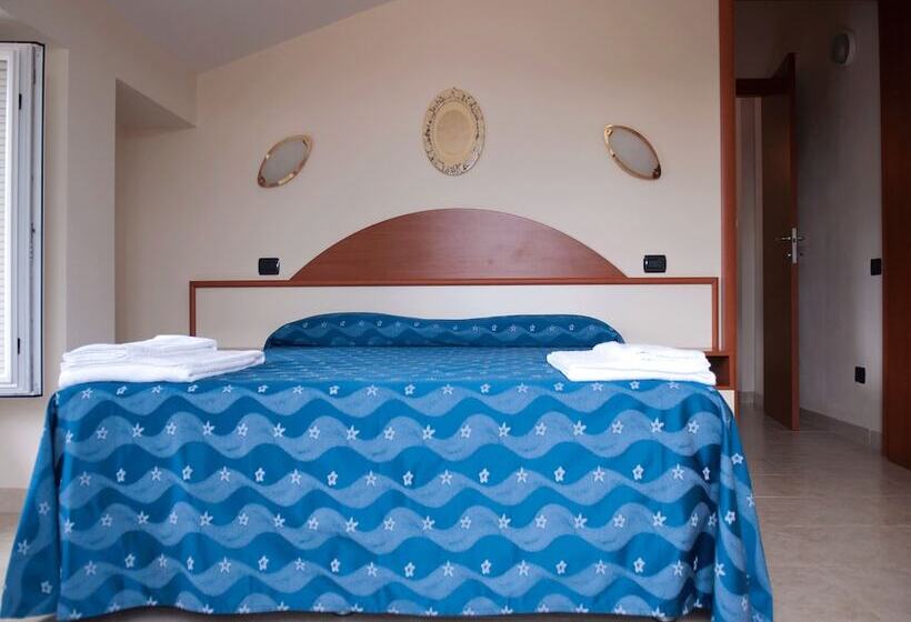 Quarto Familiar, Residence Pax