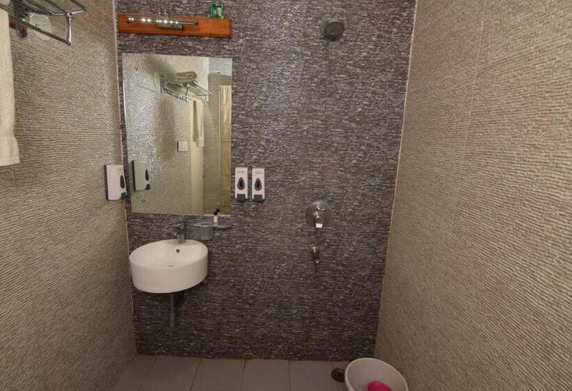 Трехместный Номер Стандарт с Балконом, Stay Banaras  A Boutique