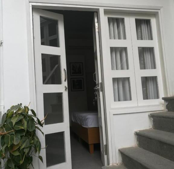 Трехместный Номер Стандарт с Балконом, Stay Banaras  A Boutique