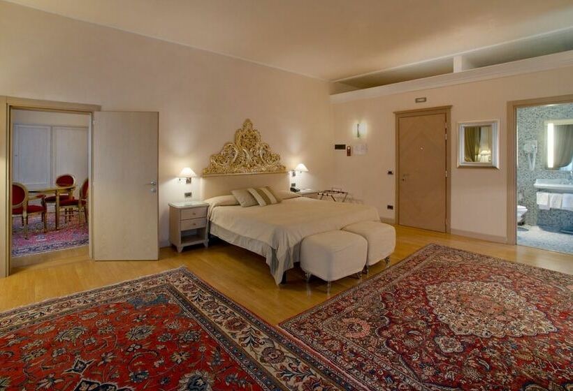 Suite, Liassidi Palace