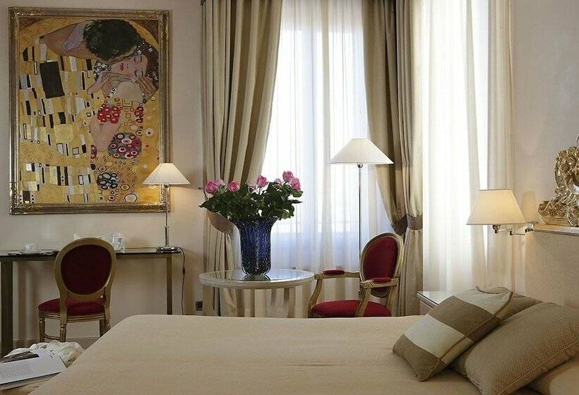Suite, Liassidi Palace