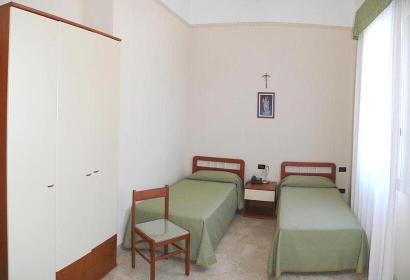 Семейный Номер, Albergo Casa Del Pellegrino