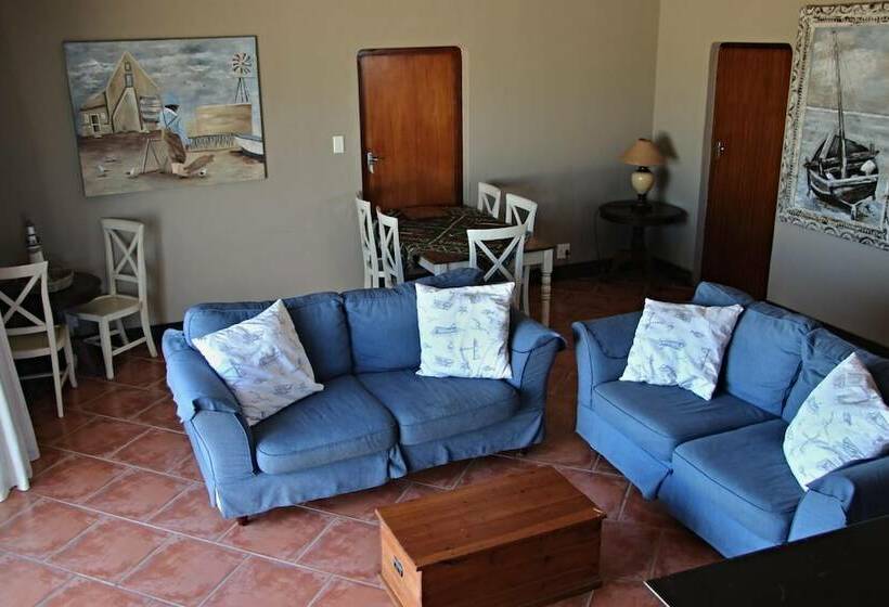 Семейные Апартаменты 3 Спальни, Walkerbay Accommodation