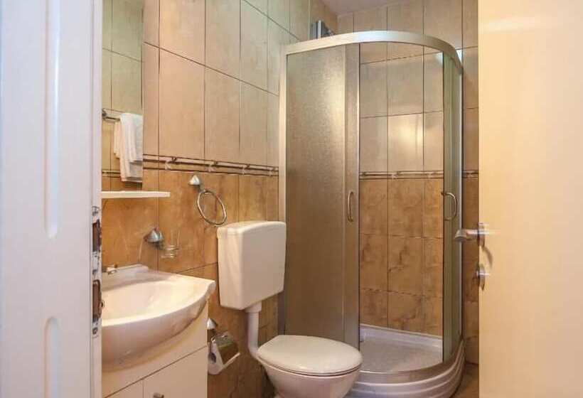 اتاق استاندارد با چشم‌انداز باغ, Guest House Slavica