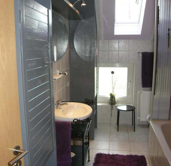 Family Suite, Land & Stil