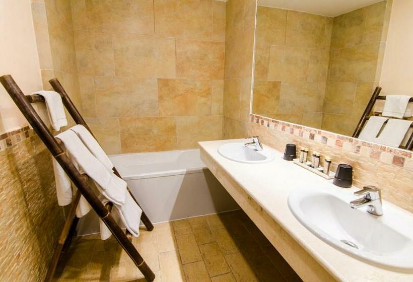 سوئیت جونیور با چشم‌انداز باغ, El Cortijo De Zahara By Qhotels