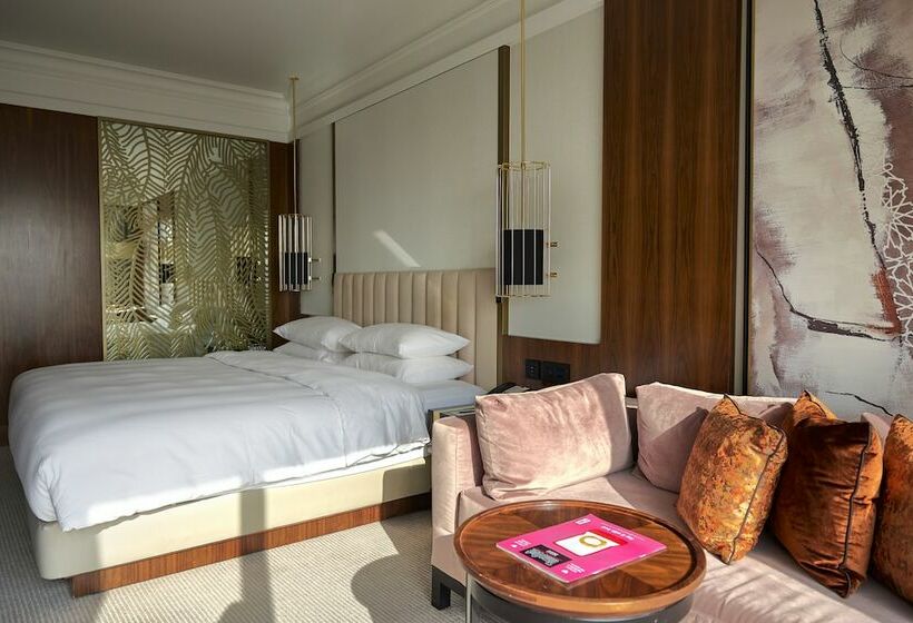 Номер Клуб, Grand Hyatt Dubai