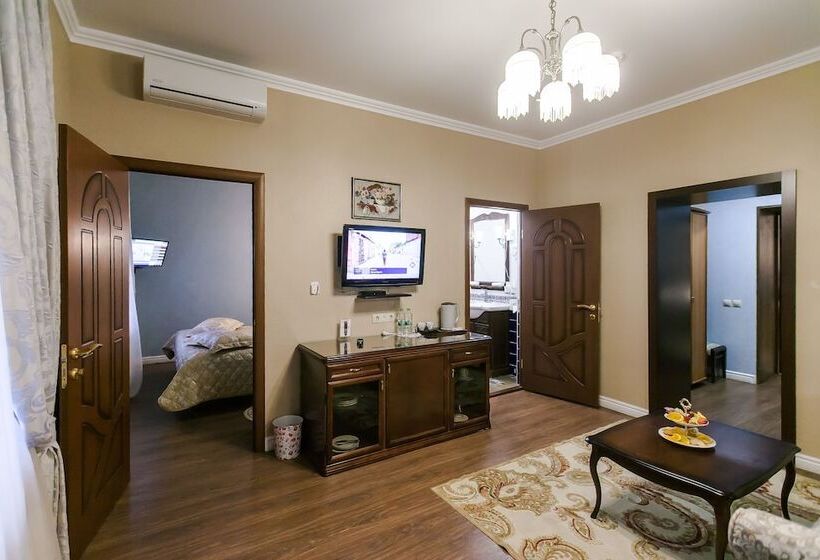 سوییت جونیور, Sokol Hotel Suzdal