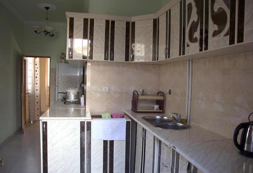 Quarto Deluxe com Balcão, Tatev Shinuhayr