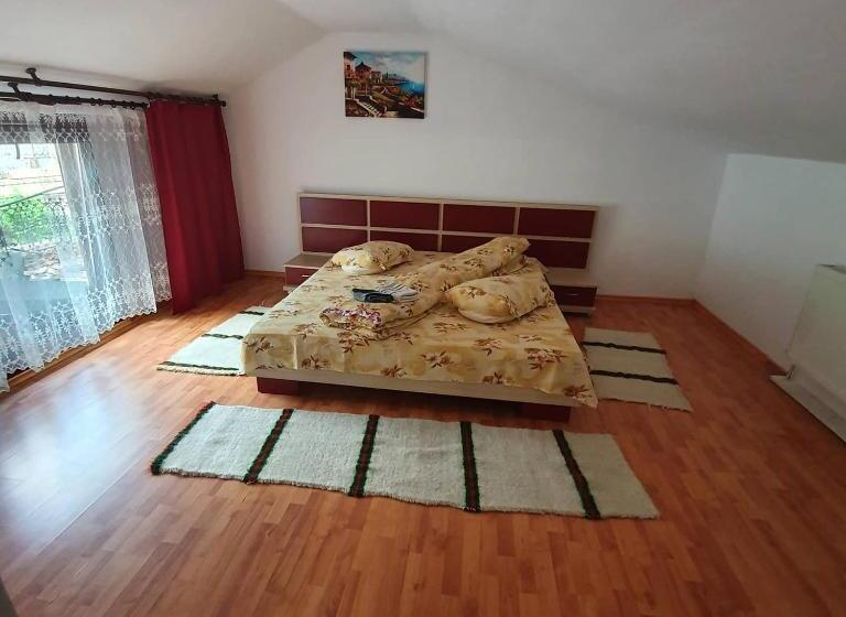 Четырехместный Номер Стандарт, Pensiune Agroturistică Casa Alex