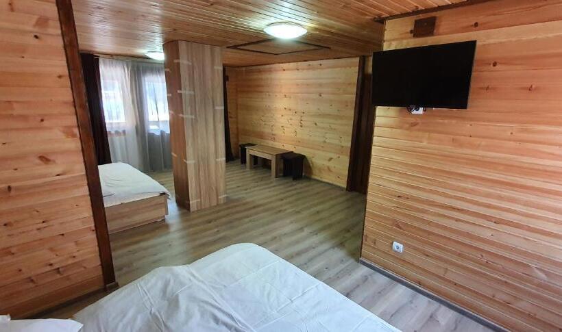 חדר סטנדרט לארבעה, Pensiune Agroturistică Casa Alex