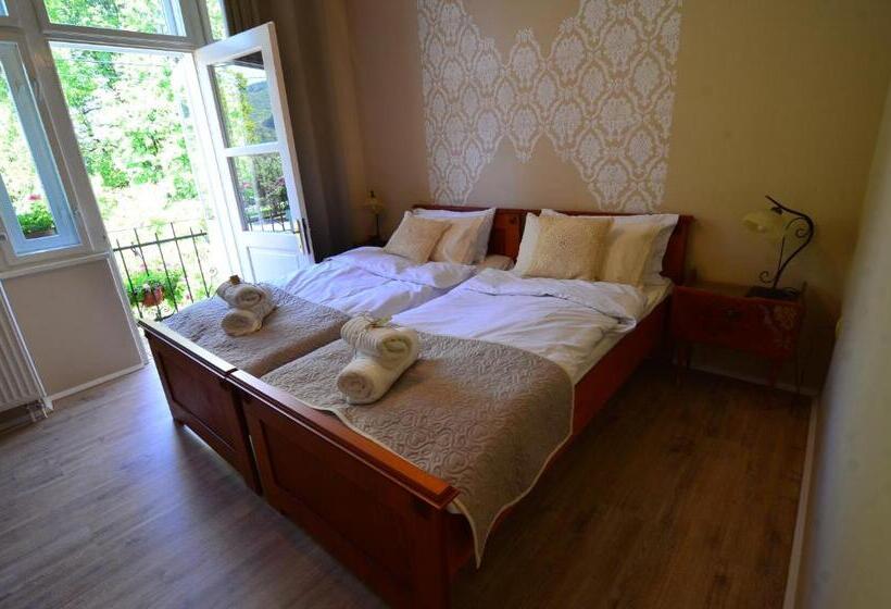 Номер Стандарт с Балконом, Baronka Bed & Breakfast & Bistrot