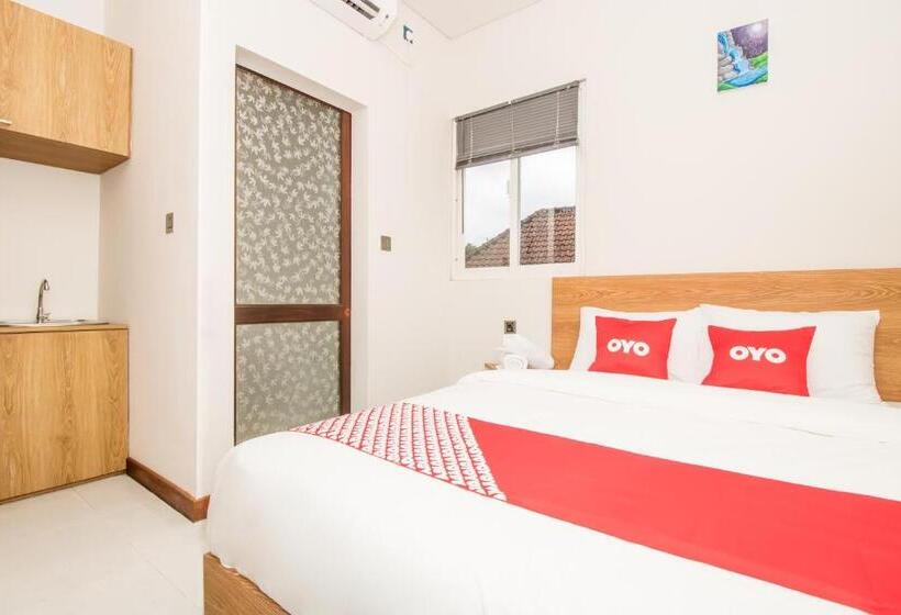 Номер Deluxe Кровать Кинг, Oyo 3307 Ayudia Guesthouse