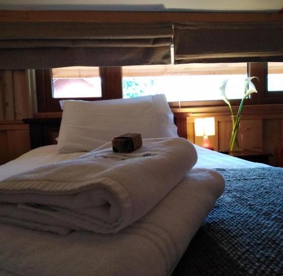 Номер Стандарт Трехместный, Alto Melimoyu Hotel & Patagonia