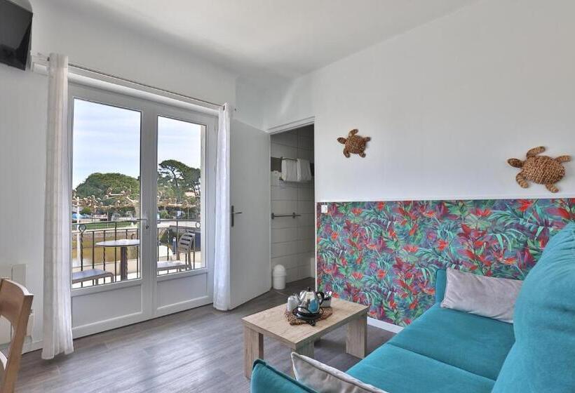 Comfort room with view, Du Cap