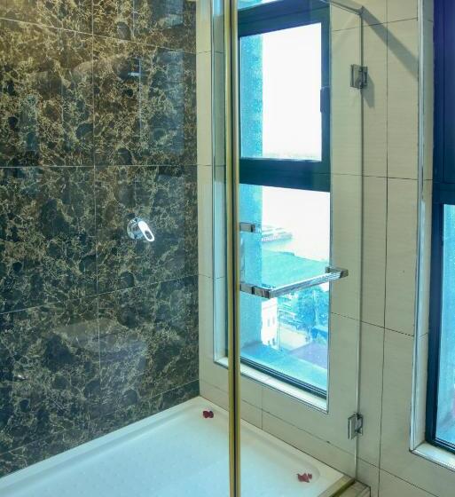اتاق لوکس با بالکن و چشم‌انداز دریا, Harbour View Suites