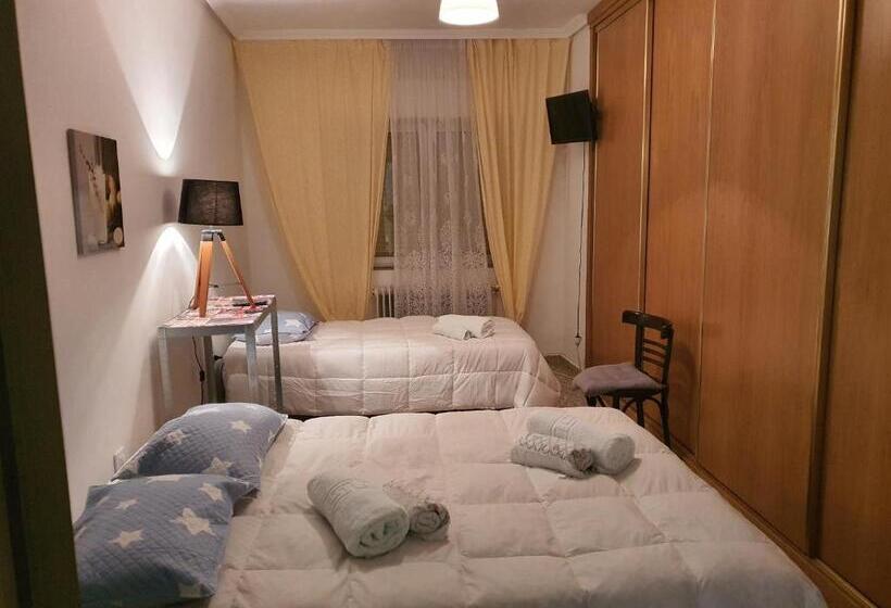 اتاق استاندارد سه تخته با سرویس بهداشتی مشترک, Casa Mara