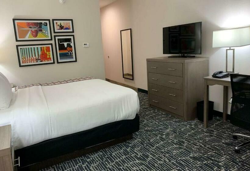 장애인을 위한 킹사이즈 침대 스탠다드 룸, La Quinta Inn & Suites By Wyndham   Red Oak Tx Ih 35e