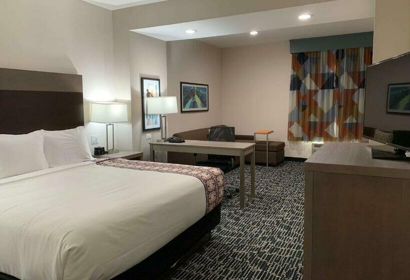 스위트 킹사이즈 침대, La Quinta Inn & Suites By Wyndham   Red Oak Tx Ih 35e