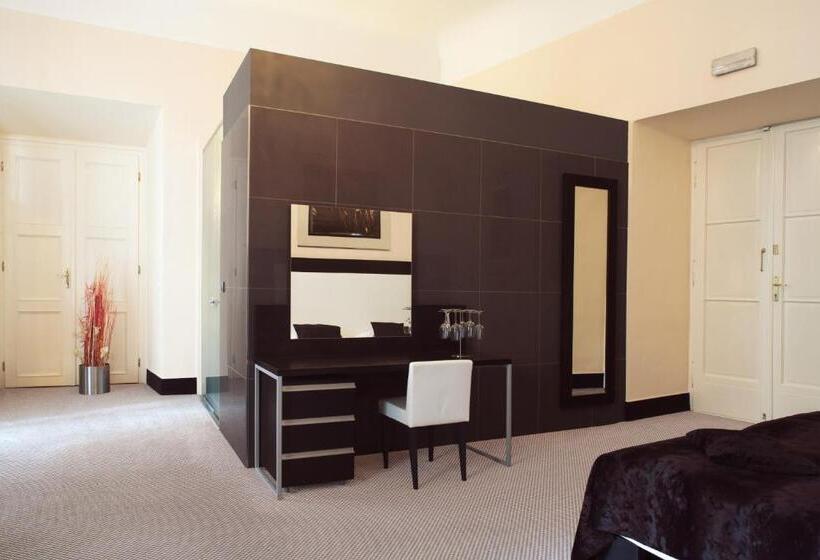 اتاق استاندارد, Old Town Square Residence By Emblem