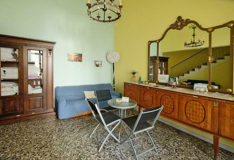 Четырехместный Номер Стандарт с Балконом, Corte Coronisio B&b