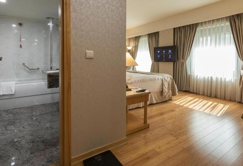 Suite Queen Bed, Zorlu Grand Hotel Trabzon