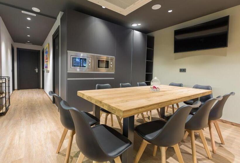 Номер Стандарт, Airhostel Barcelona Airport 24h