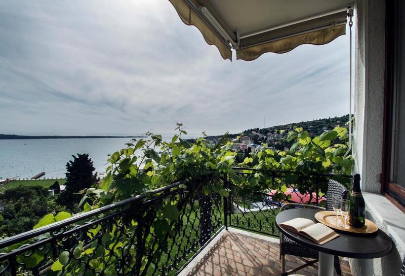 اتاق استاندارد با بالکن و چشم‌انداز دریا, Villa Bellevue Portoroz Portorose