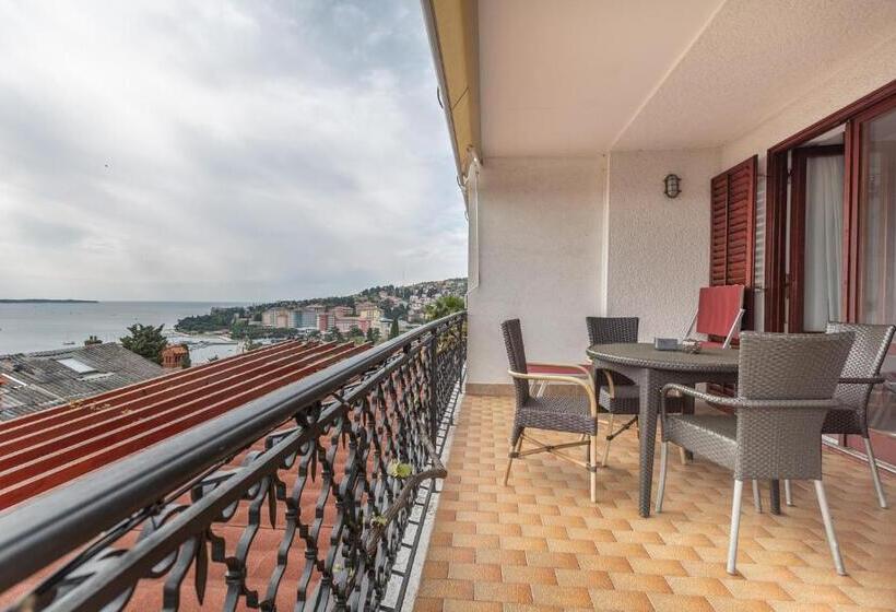 اتاق لوکس با بالکن و چشم‌انداز دریا, Villa Bellevue Portoroz Portorose