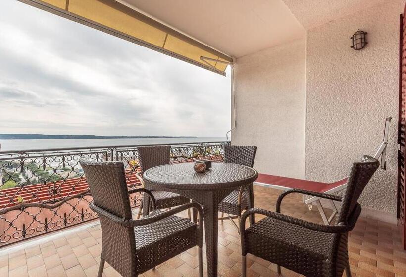 اتاق لوکس با بالکن و چشم‌انداز دریا, Villa Bellevue Portoroz Portorose