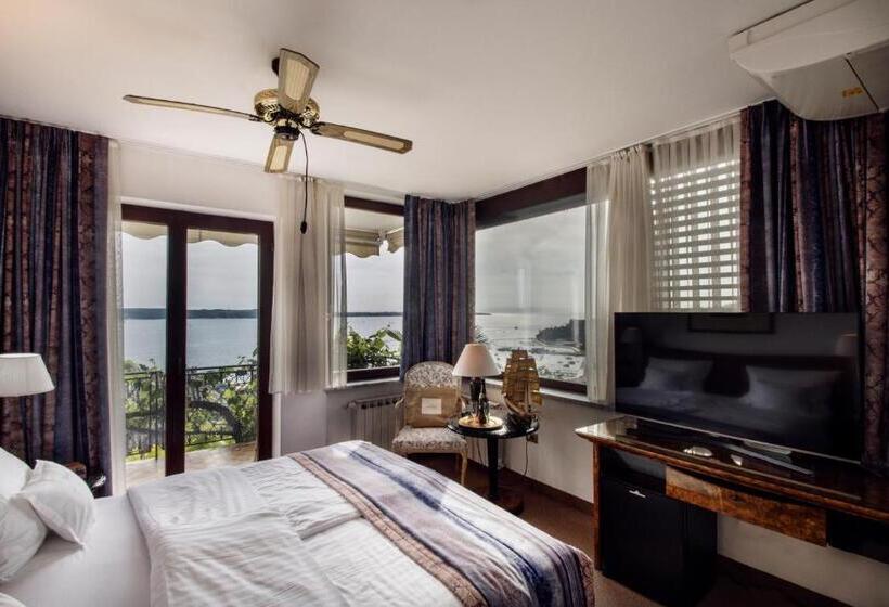 اتاق استاندارد با بالکن و چشم‌انداز دریا, Villa Bellevue Portoroz Portorose
