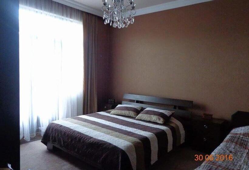 سوئیت با بالکن, Kobuleti