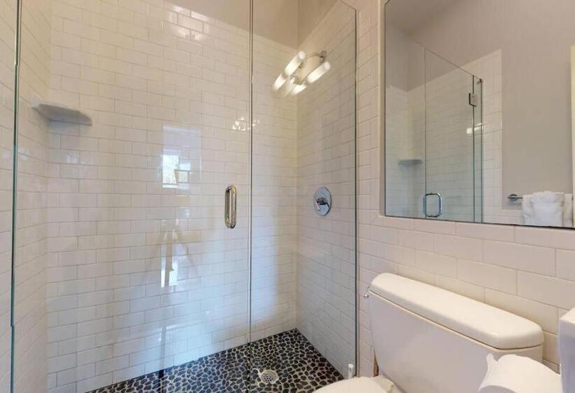 スタンダードスタジオ, Stylish Downtown Studio In The Boston, C.ave #34