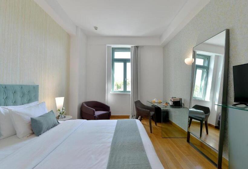 Полулюкс, Athenaeum Eridanus Luxury