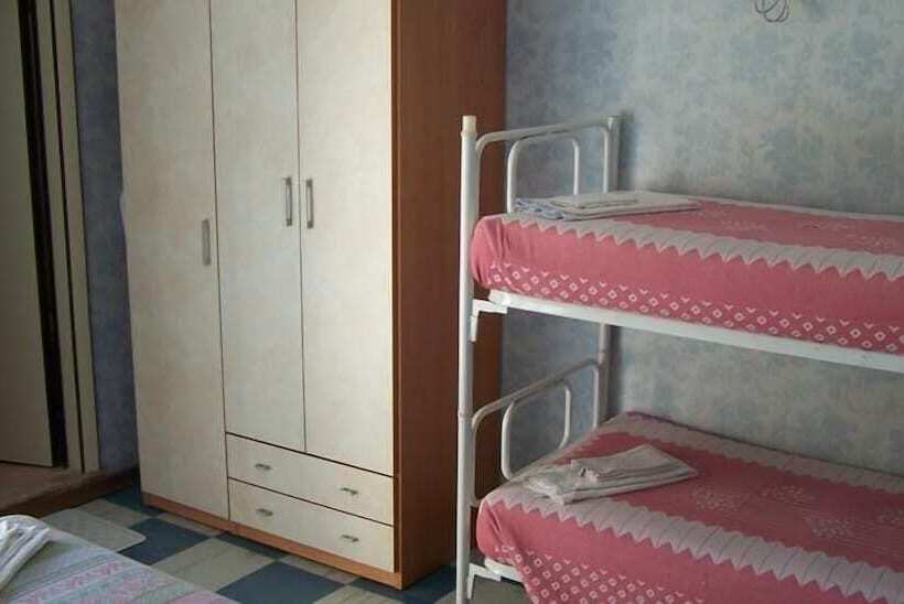 اتاق استاندارد چهار تخته, Graziella