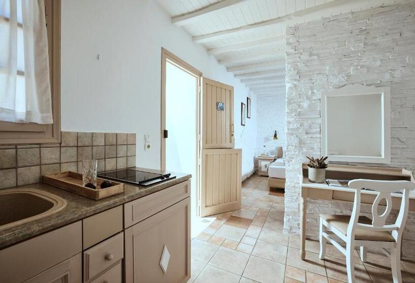 标准间, Naxos Magic Village