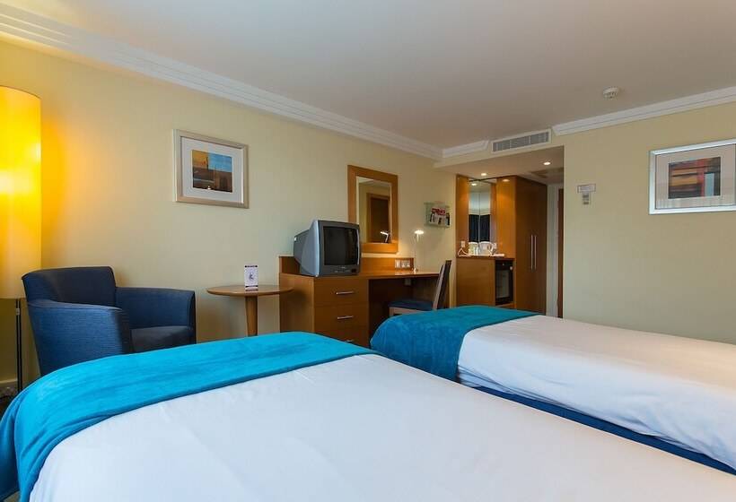 Номер Стандарт, Britannia  Leeds Bradford Airport